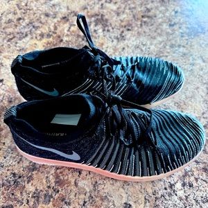 Rose Gold & Black shimmer women’s Nike Free Flynit shoes SZ 7